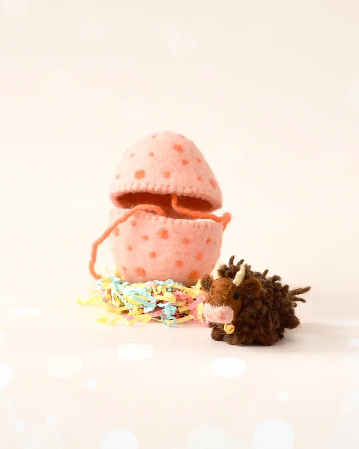 Felt Surprise Egg - Peach with Highland Cow Toy Inside