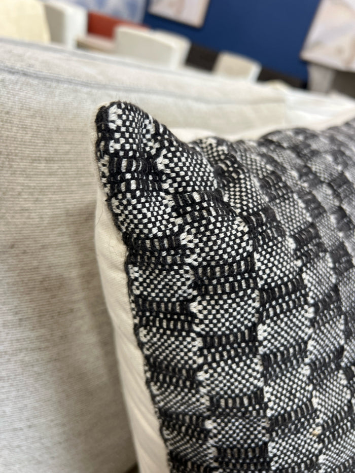 PILLOW BLACK & CREAM KNIT