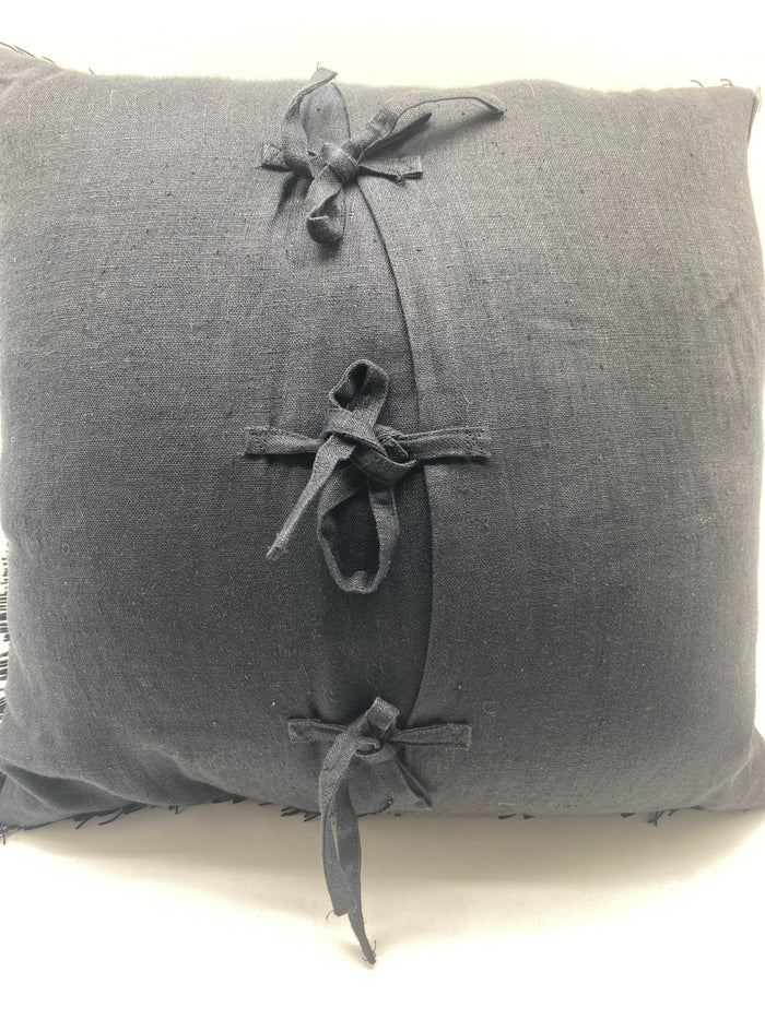 PILLOW BLACK FRINGE