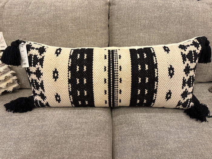 DECORATIVE LUMBAR PILLOW W/TASSLES