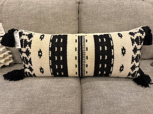 DECORATIVE LUMBAR PILLOW W/TASSLES