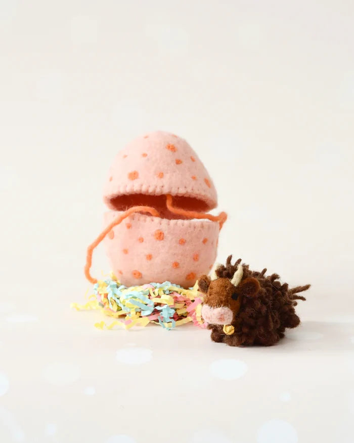 Felt Surprise Egg - Peach with Highland Cow Toy Inside