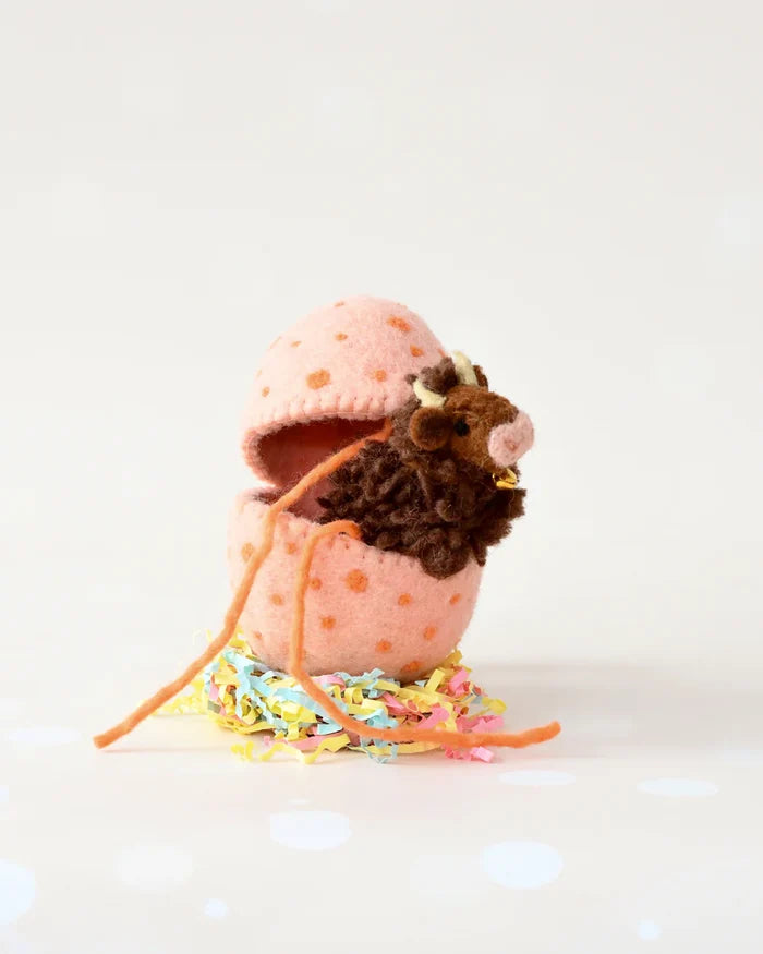 Felt Surprise Egg - Peach with Highland Cow Toy Inside