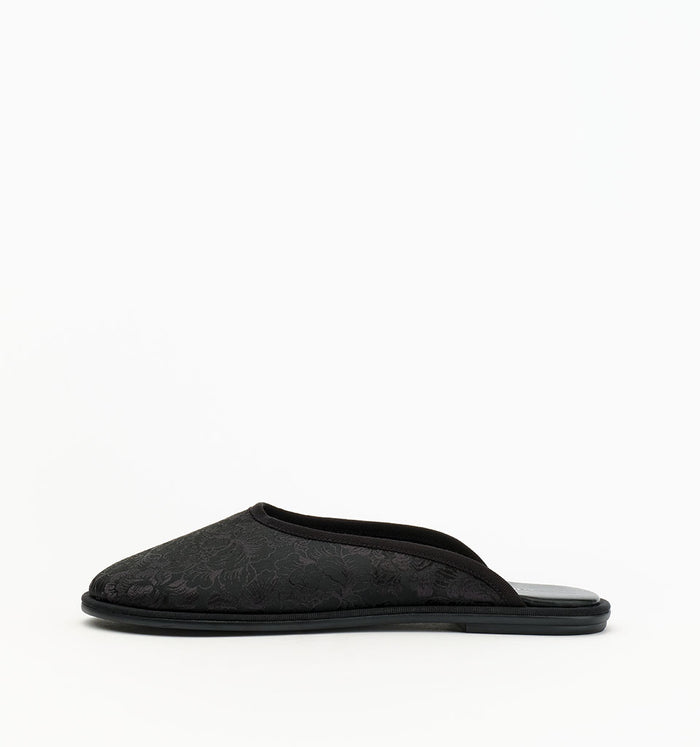 Black Floral / 35