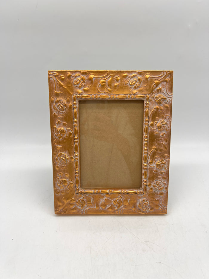 PICTURE FRAME GOLD ANTIQUED ROSE DESIGN