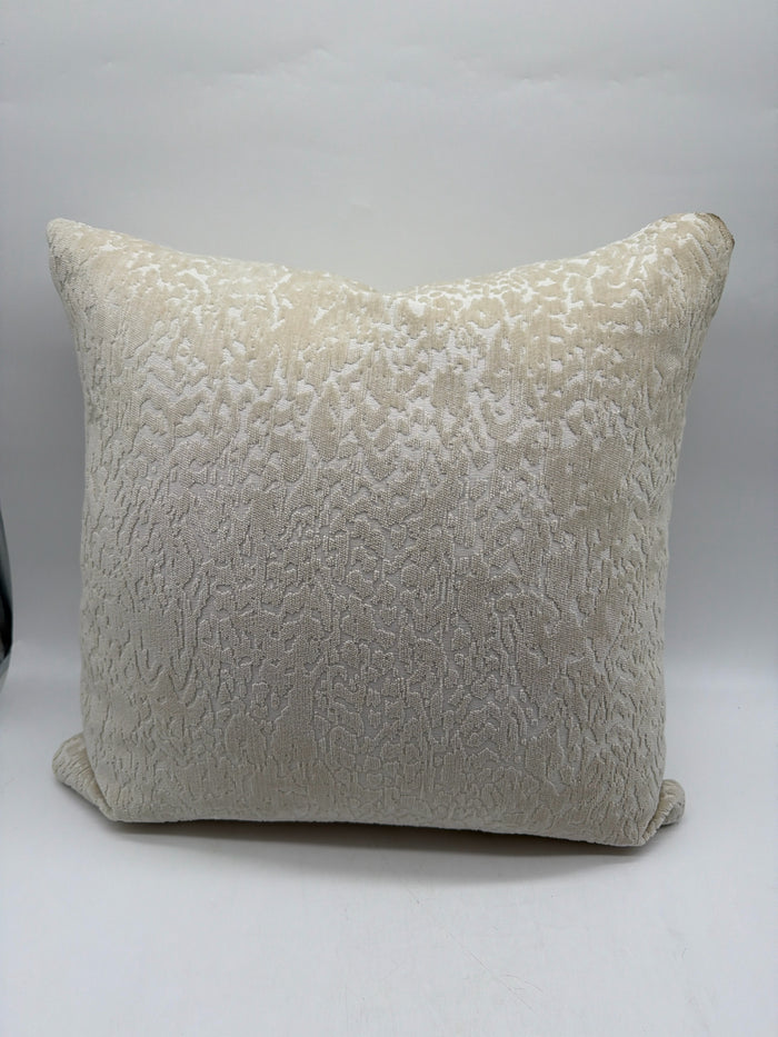 PILLOW BEIGE VELVET PATTERN