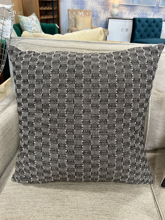 PILLOW BLACK & CREAM KNIT