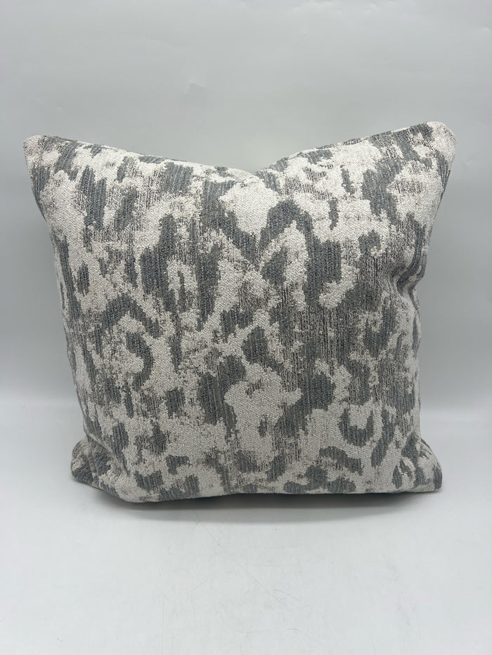 PILLOW SILVER & GREY