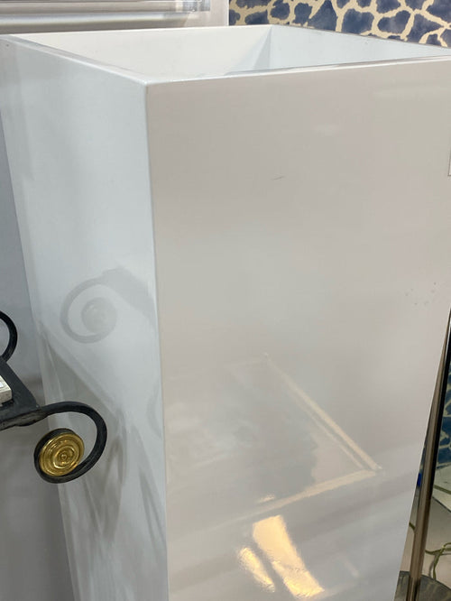 PLANTER WHITE LACQUER PER CONDITION