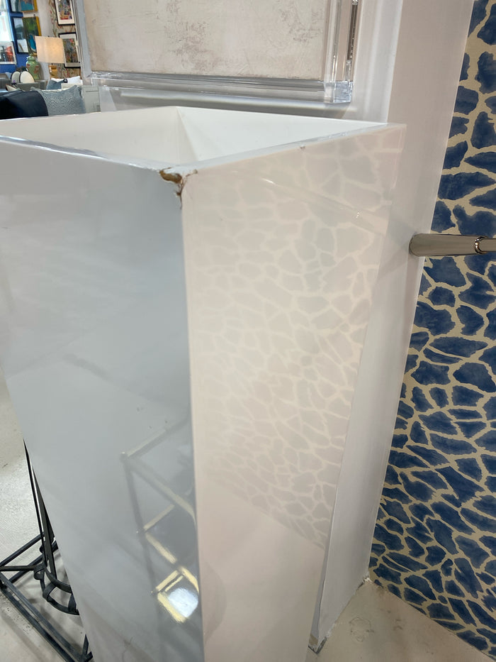 PLANTER WHITE LACQUER PER CONDITION