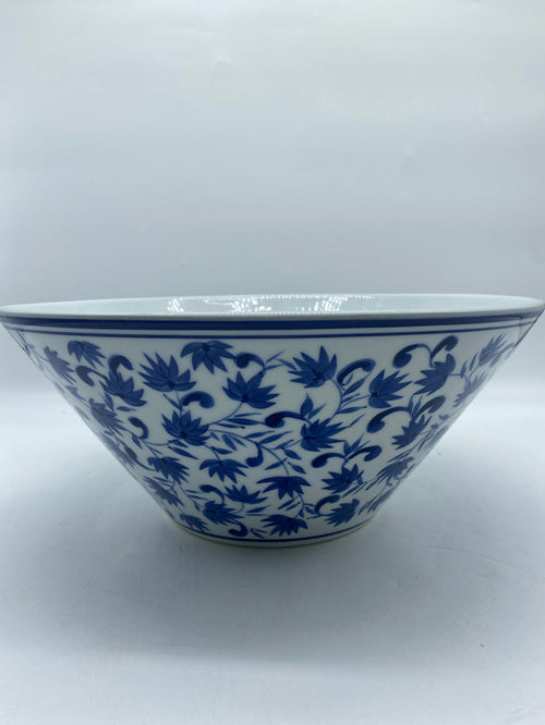 POTTERY BARN SERVING BOWL BLUE & WHITE