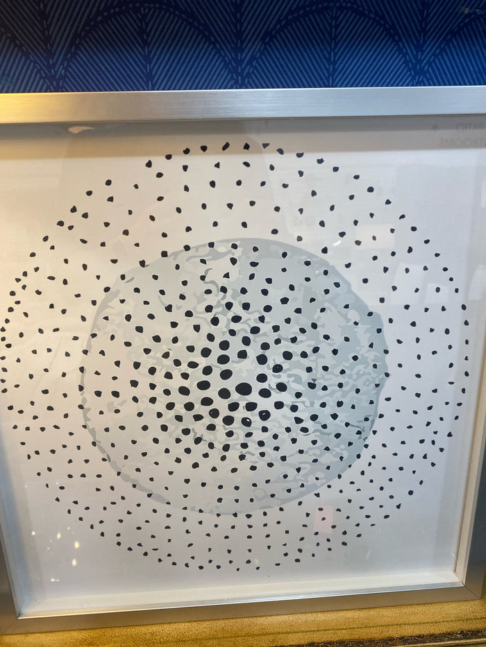 PRINT BLUE AND WHITE DOTS IN SILVER FRAME