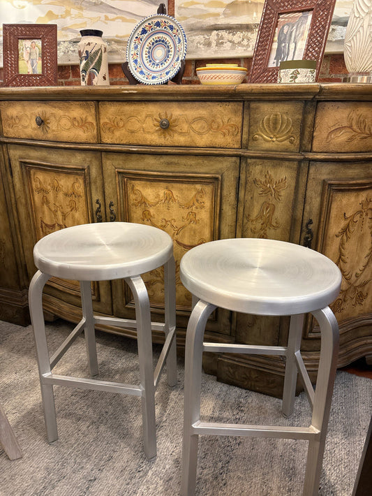 SET OF 2 METAL BAR STOOLS