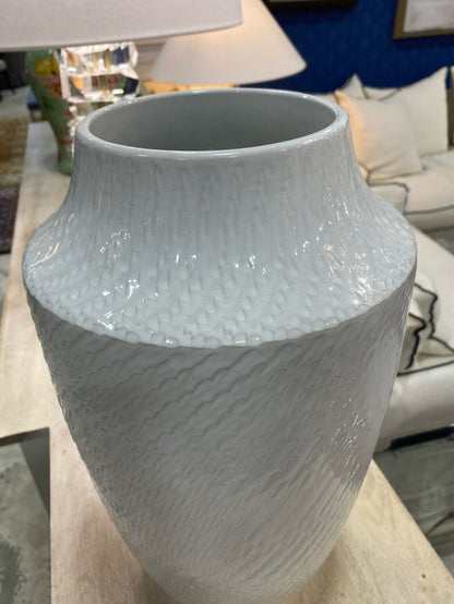 VASE WHITE TEXTURED